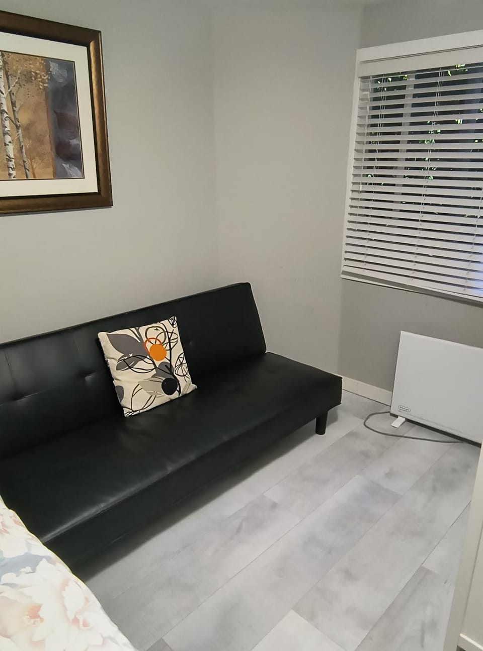 Surrey Guest Home Near 88 Avenue - Free Parking Vacation rental in Surrey
