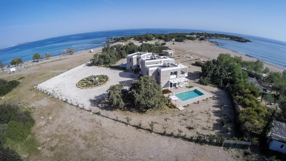 Property building, Day, Natural landscape, Bird's eye view, Beach, Pool view, Sea view