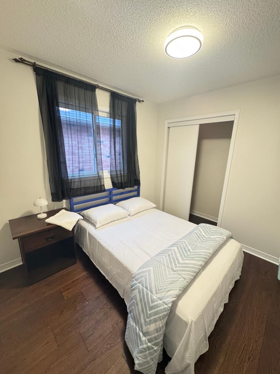 Affordable double room Bed and Breakfast in Toronto