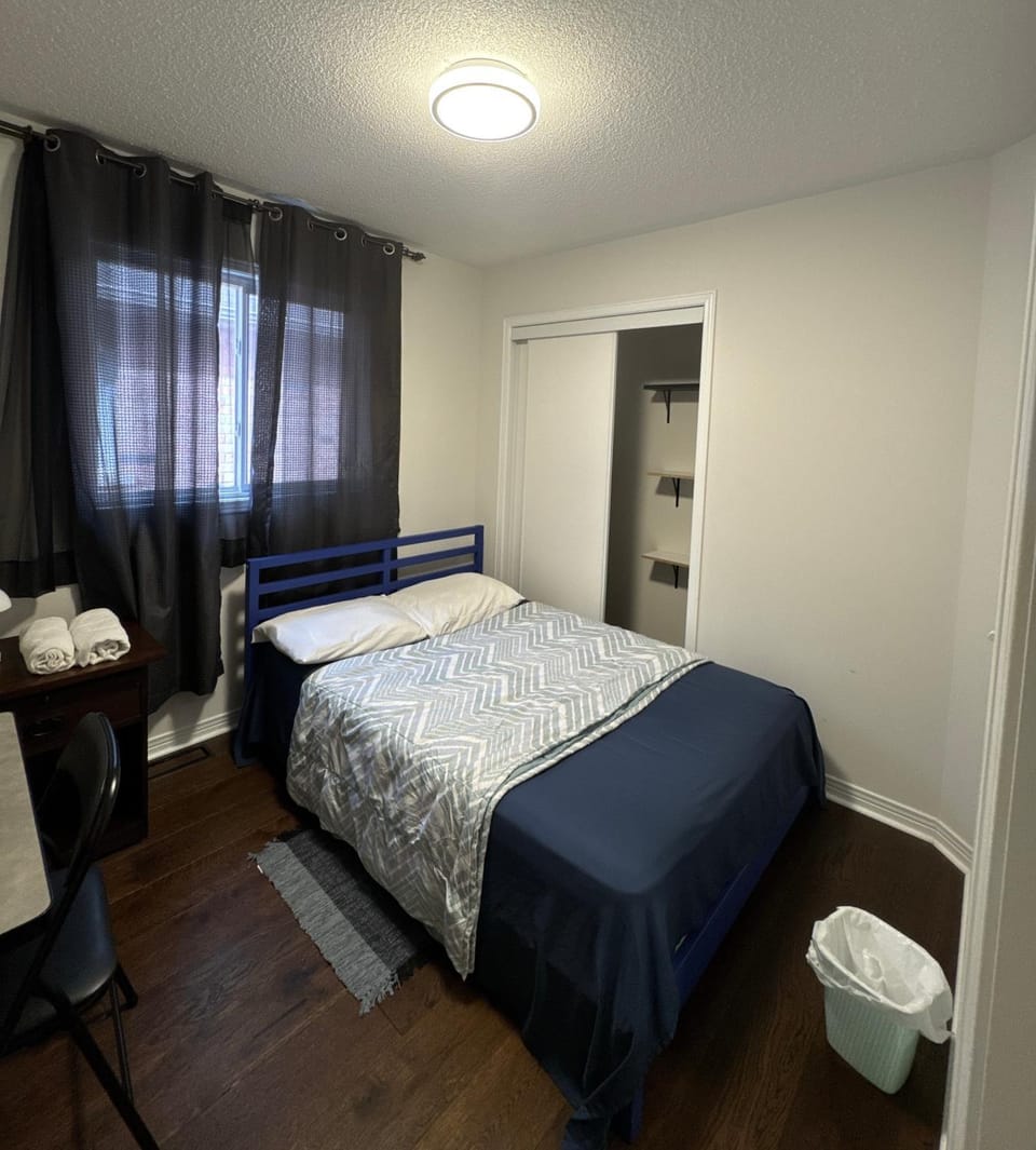 Affordable double room Bed and Breakfast in Toronto