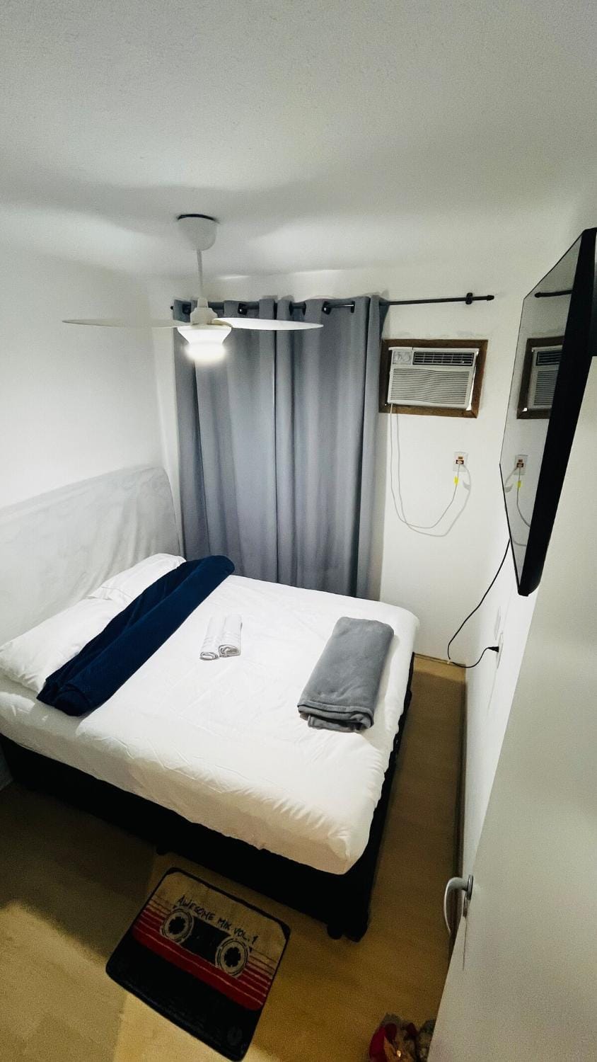 Bed, Bedroom, air conditioner