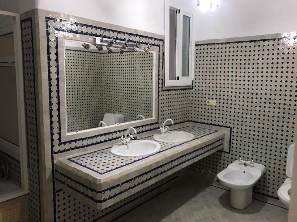 Family vacation, pool, sea, garden, quiet Villa in Tangier-Tétouan-Al Hoceima