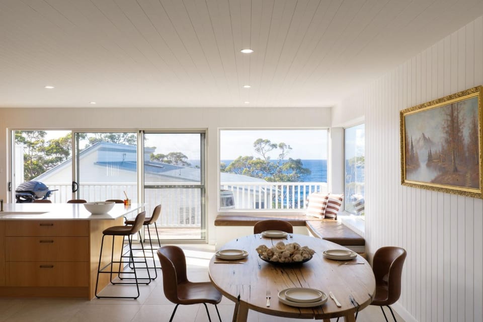 Seating area, kitchen