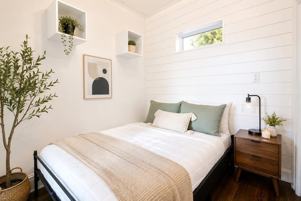 Bed, Photo of the whole room, Bedroom