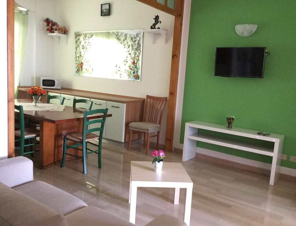 TV and multimedia, Living room, Dining area