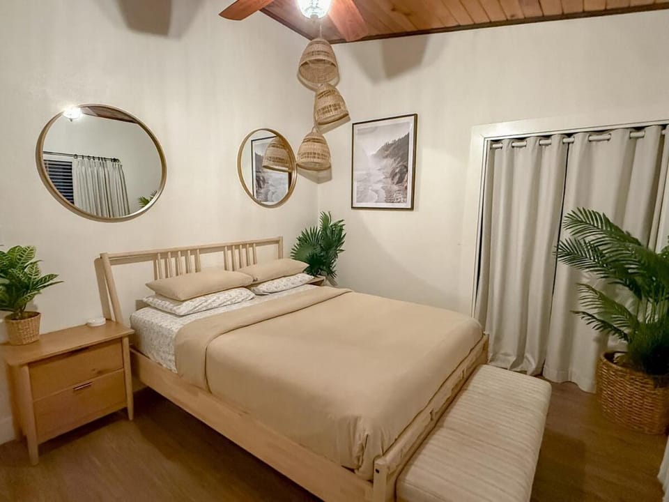 2 Bed 1 Bath Rosevilles Best Street Close to Freeway House in Roseville