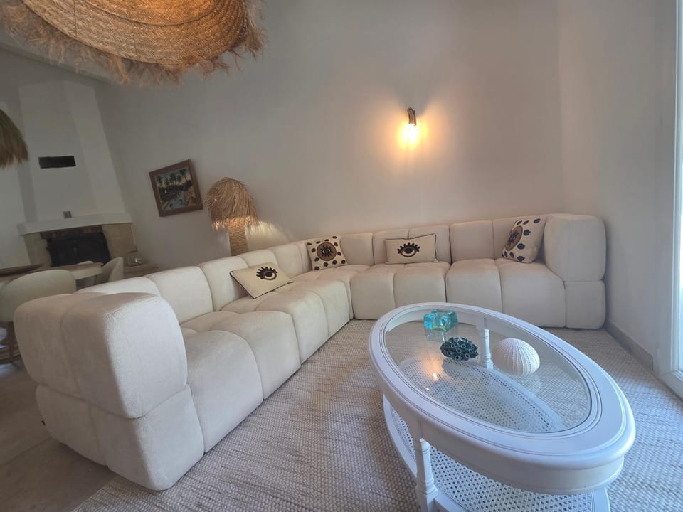 Communal lounge/ TV room, Living room