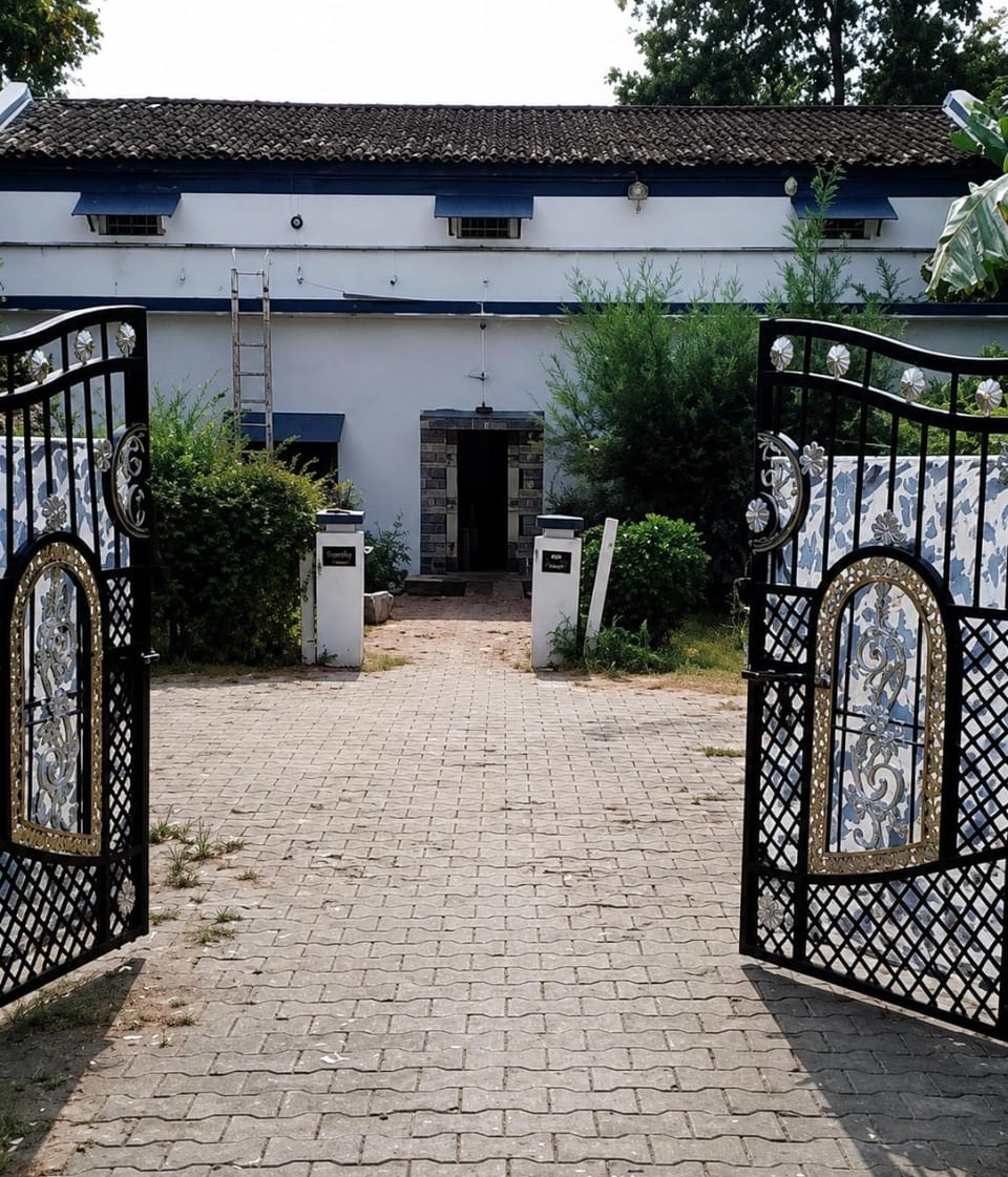 Heritage Private Room in a Bungalow,WiFi,Kitchen Vacation rental in Uttar Pradesh