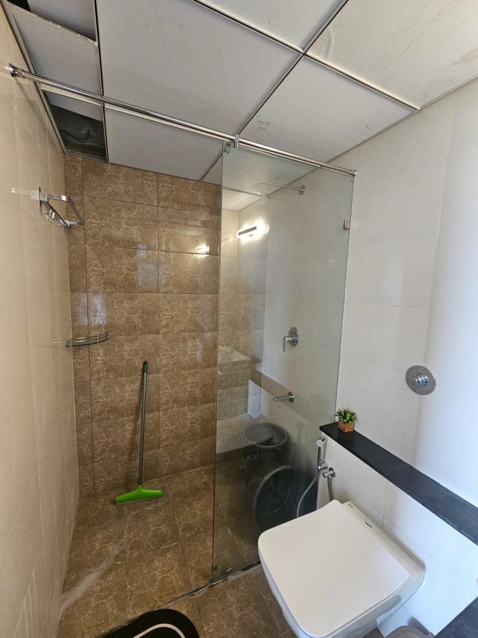 Shower, Toilet, Bathroom, towels