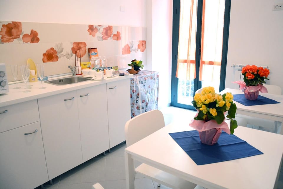 Coffee/tea facilities, Dining area, Area and facilities