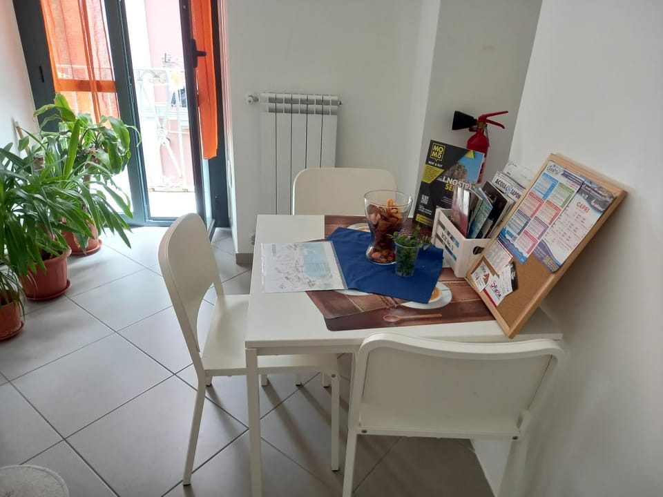 Coffee/tea facilities, Dining area, Area and facilities