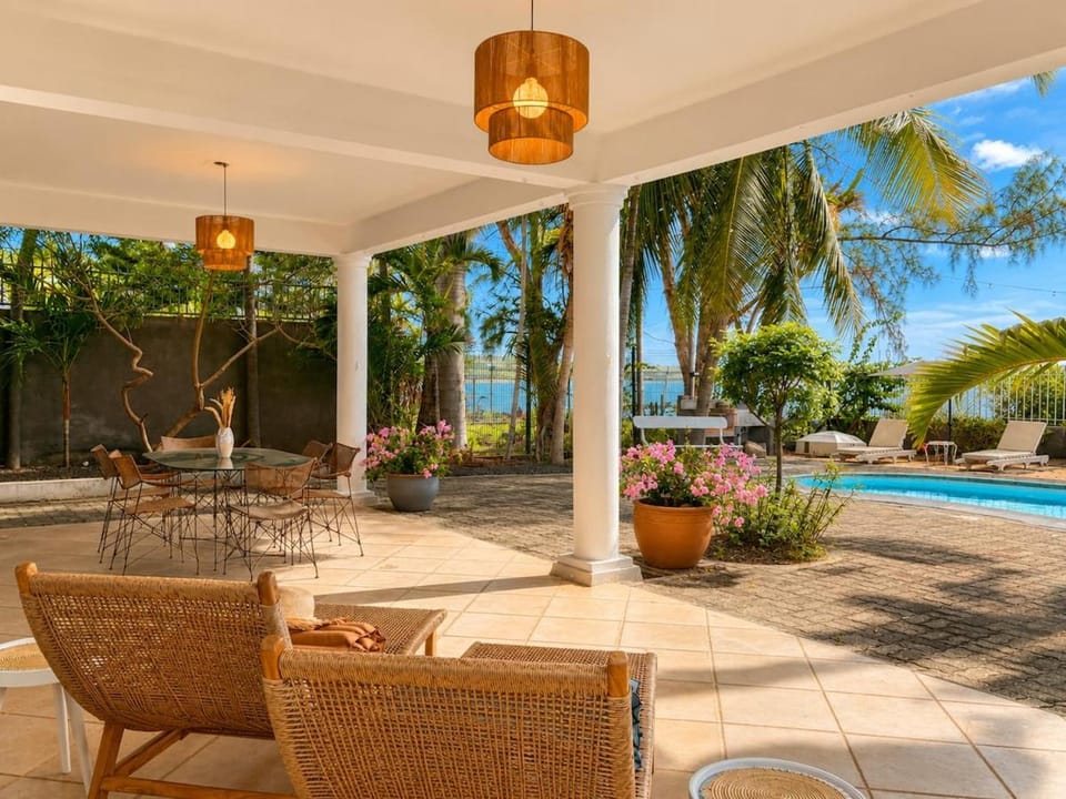 Paradise Ocean Luxury Waterfront Retreat Apartment in Rivière Noire District, Mauritius