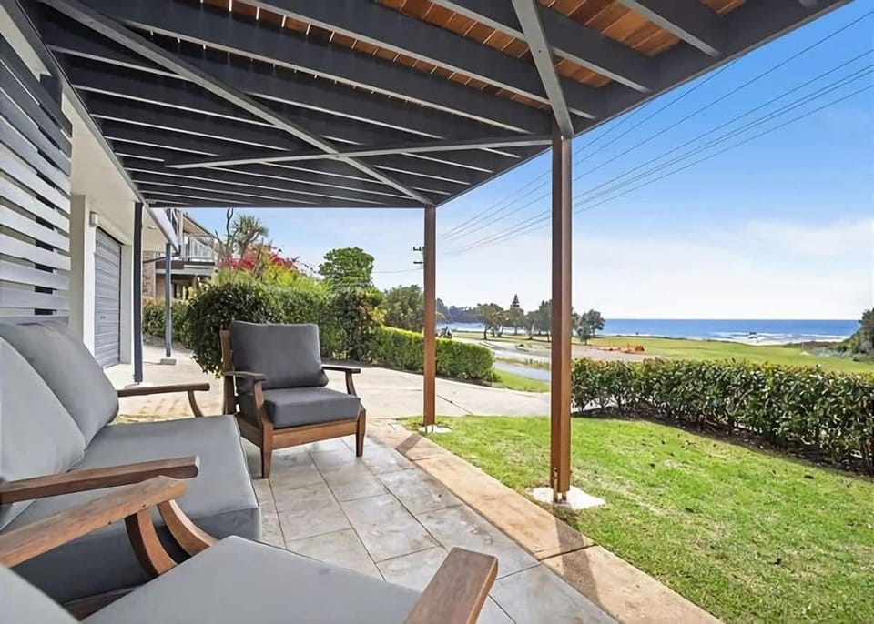 George Bass Drive 569 On The Beach Living House in Malua Bay