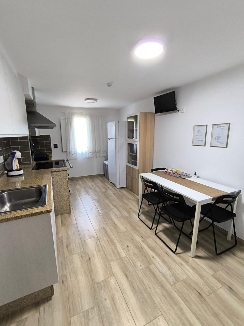 Dining area, oven, stove
