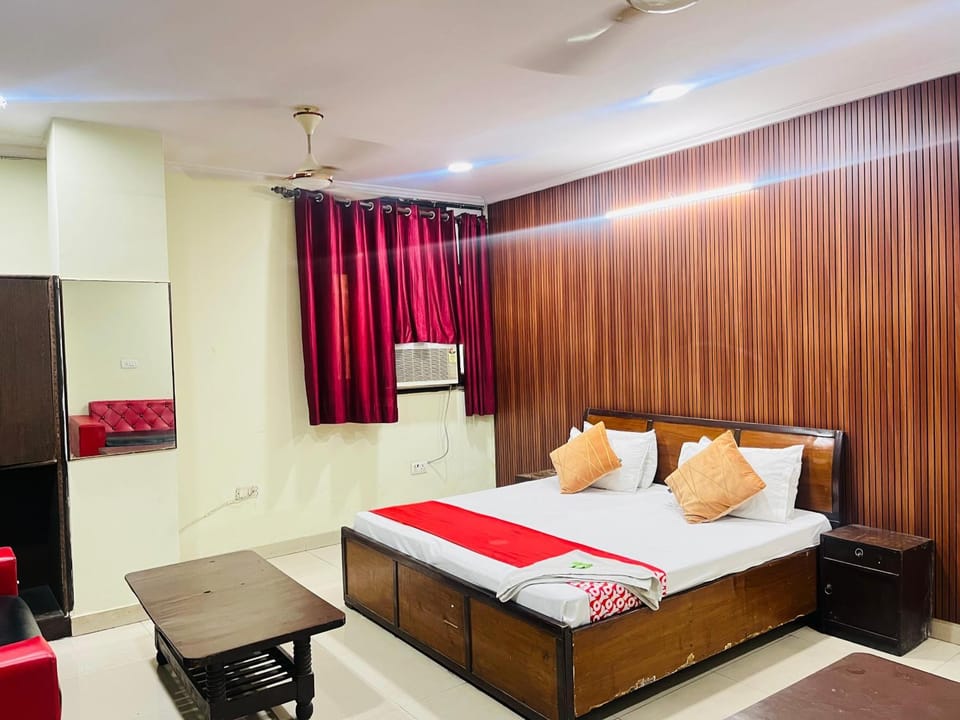 Bed, TV and multimedia, Kitchen or kitchenette, Photo of the whole room, Bedroom, fireplace, towels, air conditioner