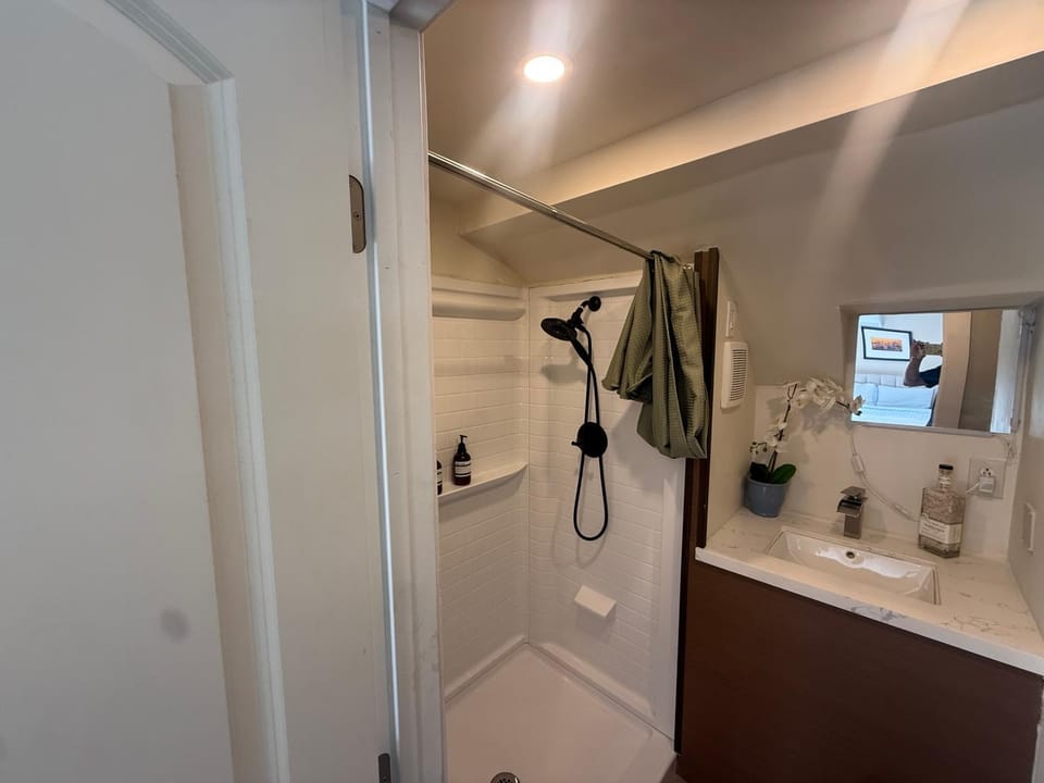 Hollywood Hills Private Suite w Panoramic Views Vacation rental in Hollywood Hills