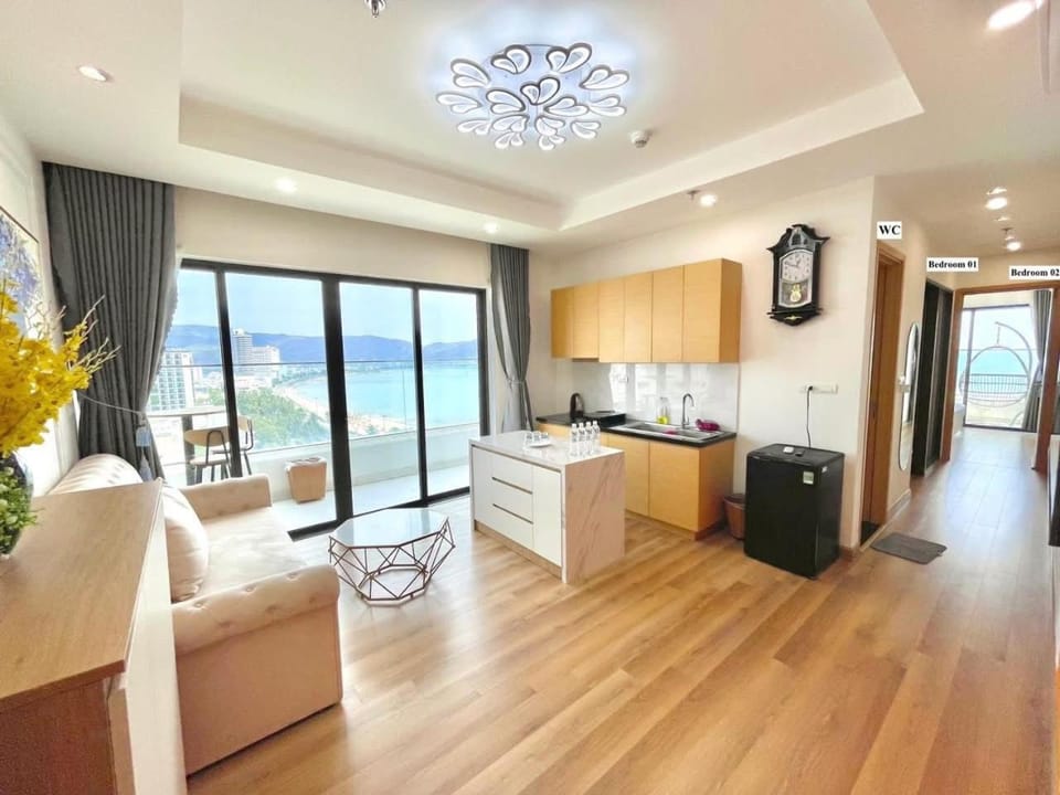 Property building, Natural landscape, TV and multimedia, Living room, Seating area, Dining area, oven