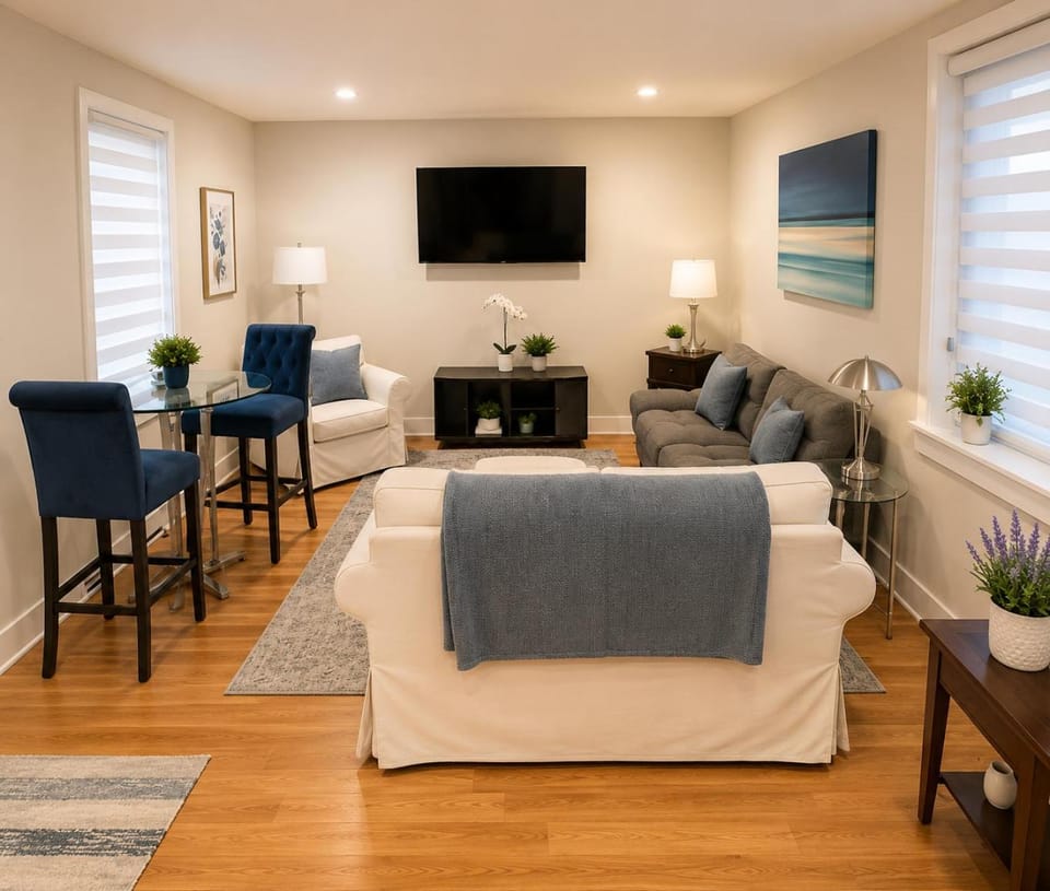 TV and multimedia, Living room, Photo of the whole room, Evening entertainment, Bedroom