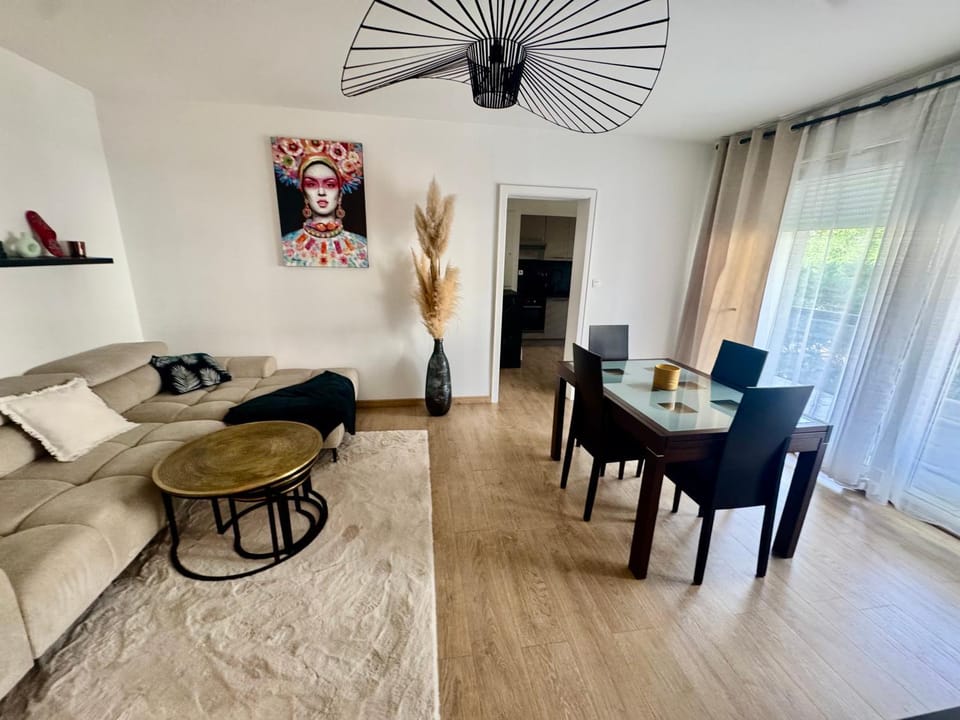 Élégant F2 avec grande terrasse et garage privé Apartment in Mulhouse