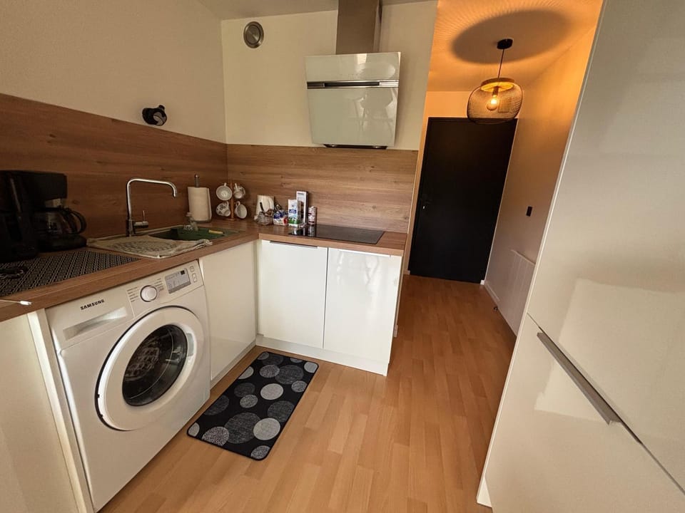 Kitchen or kitchenette, dishwasher, stove, washing machine