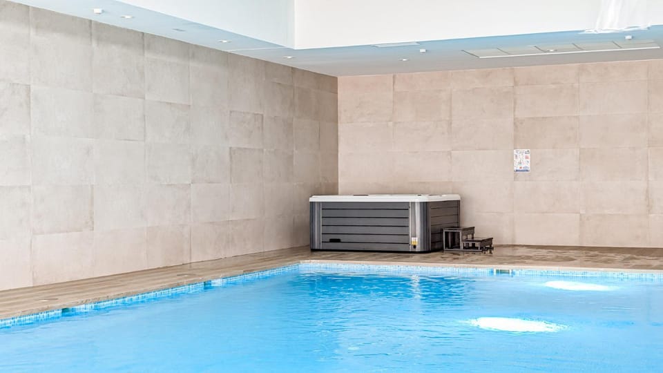Swimming pool, Swimming pool