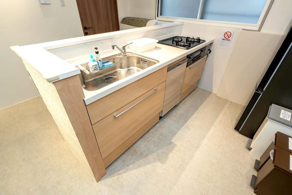 Kitchen or kitchenette, dishwasher, stove