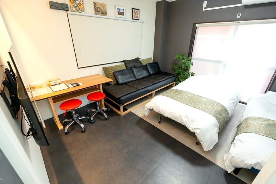 Bed, TV and multimedia, Living room, Bedroom