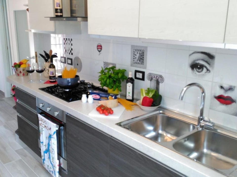 Kitchen or kitchenette, dishwasher, stove