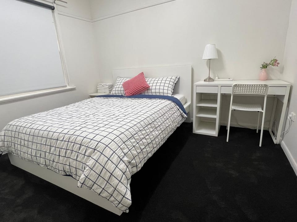 Affordable Comfy Rooms Near Trains with Free Parking in Noble Park Vacation rental in Melbourne