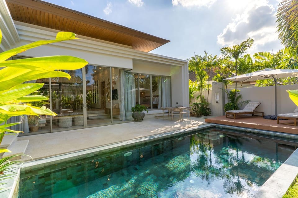 Property building, Patio, Spring, Day, Garden, Garden view, Pool view, Swimming pool, sunbed