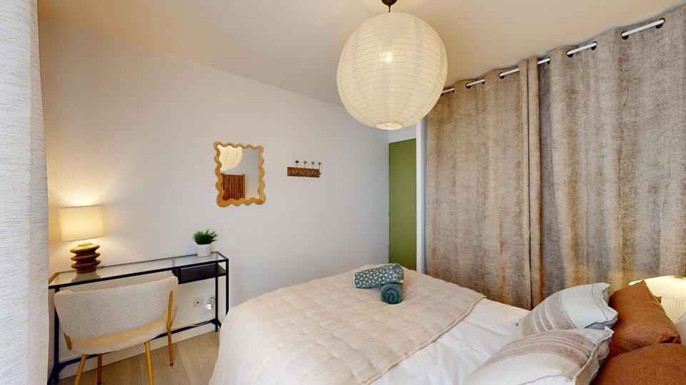 Bed, Photo of the whole room, Bedroom