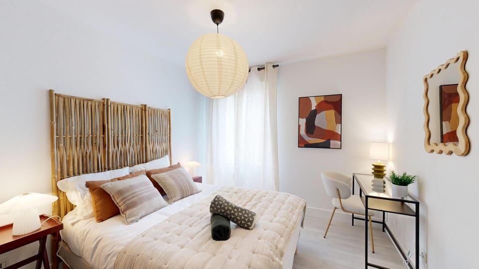 Bed, Photo of the whole room, Bedroom