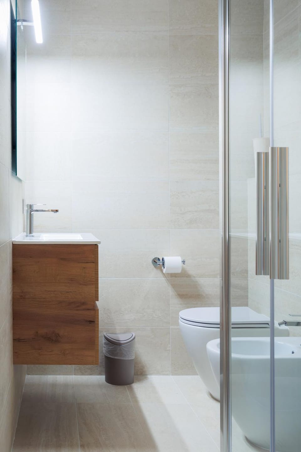 Shower, Toilet, Bathroom, bidet, towels