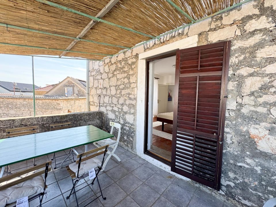 View (from property/room), Balcony/Terrace, Dining area
