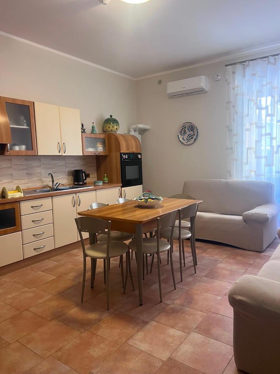 Kitchen or kitchenette, Living room, Seating area, Dining area, stove, air conditioner