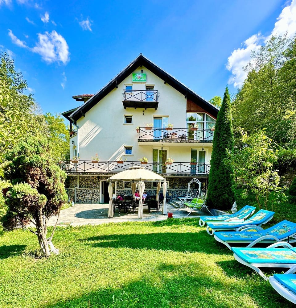 Property building, Garden, sunbed