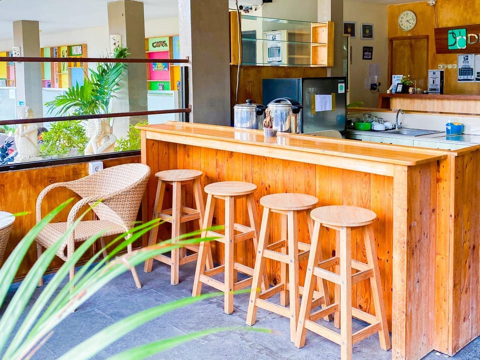 Kitchen or kitchenette, Lounge or bar