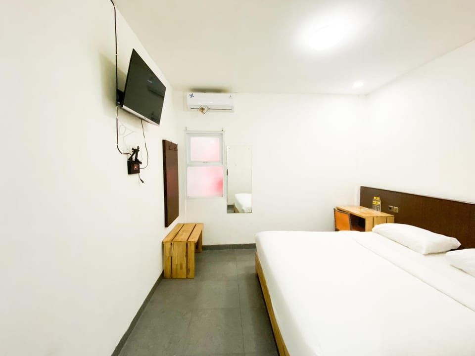 Bed, TV and multimedia, Photo of the whole room, Bedroom, air conditioner