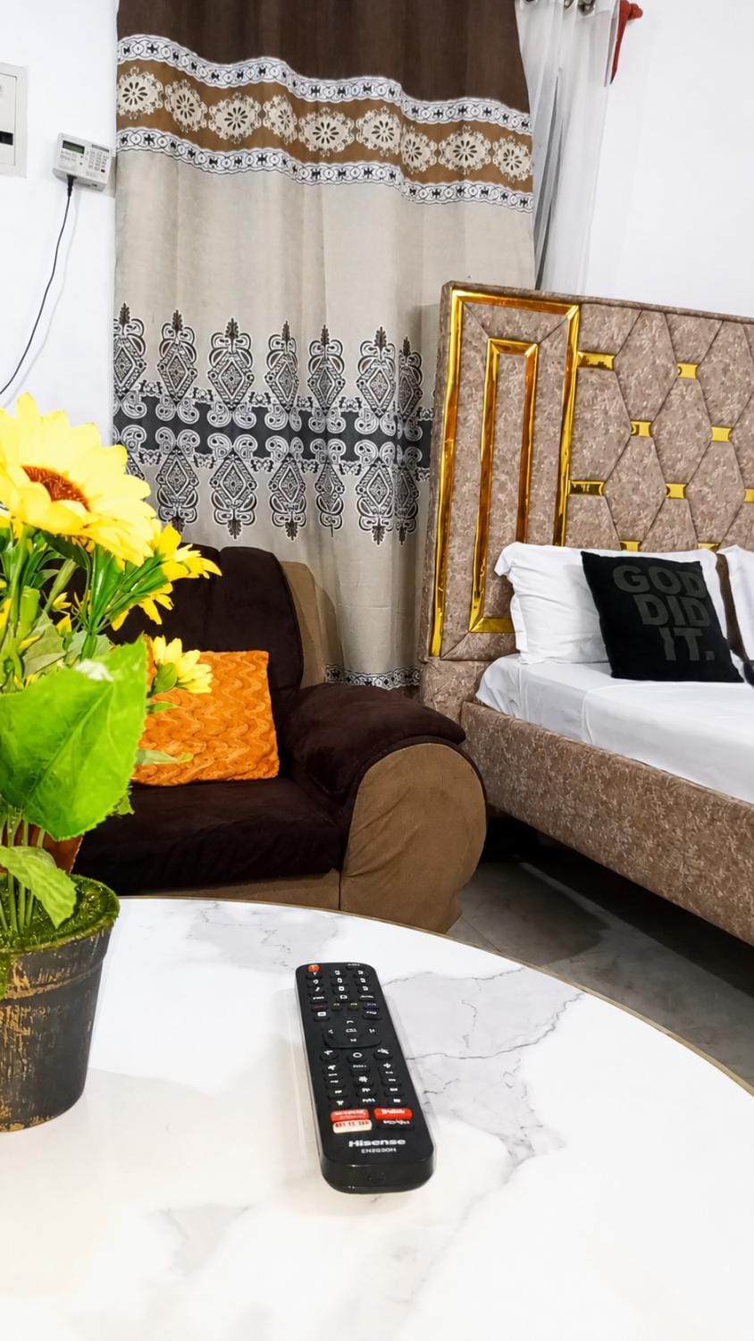 Bed, Seating area