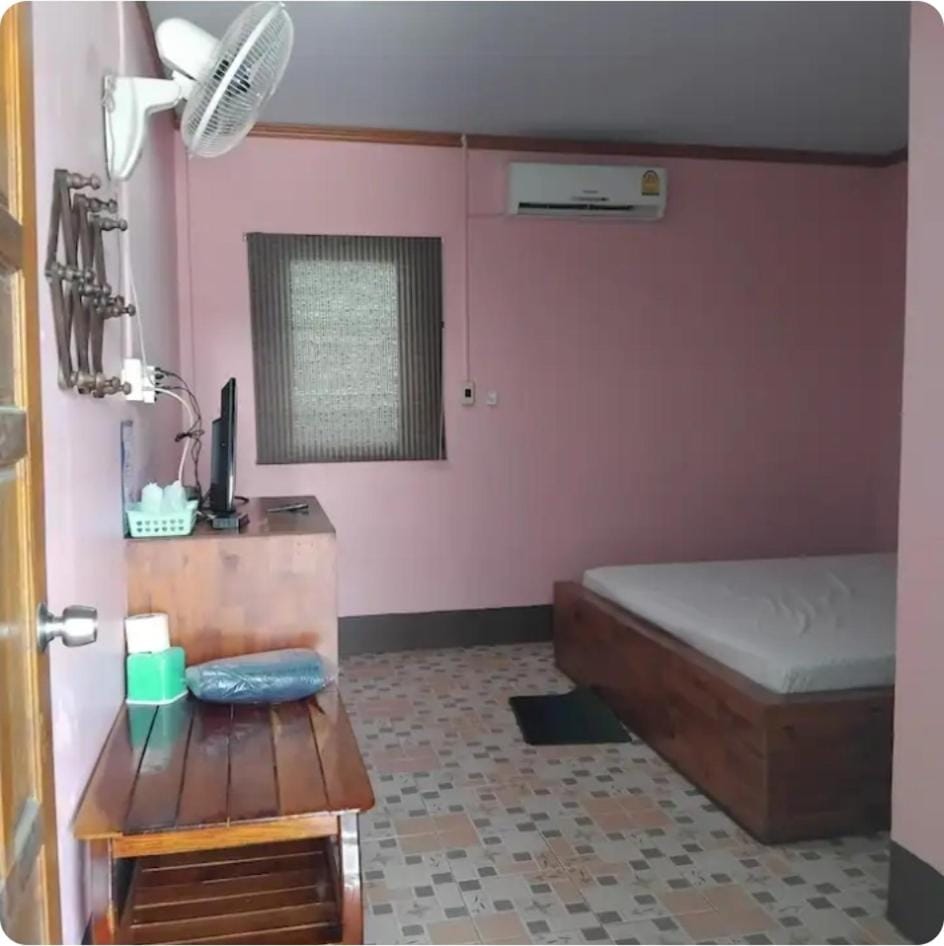 Saran Resort room 4 Hostel in Thailand