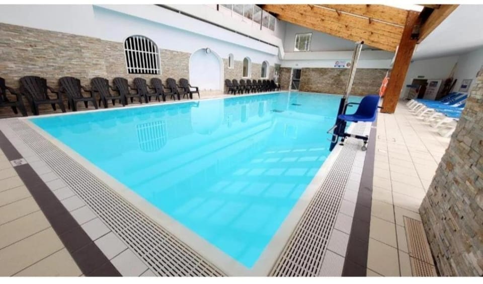 Pool view, Swimming pool, sunbed
