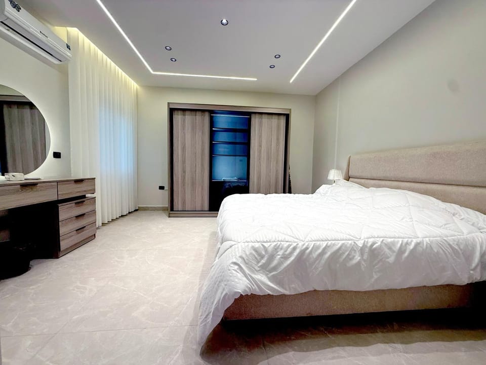 Bed, Bedroom, wardrobe, air conditioner