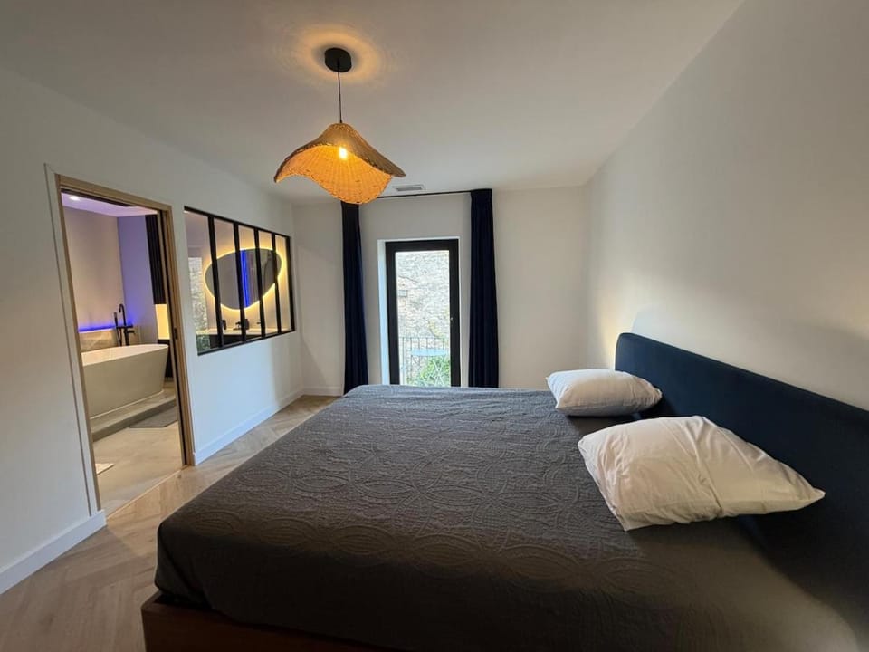 Appartement de Prestige au coeur des Alpilles Apartment in Saint-Remy-de-Provence