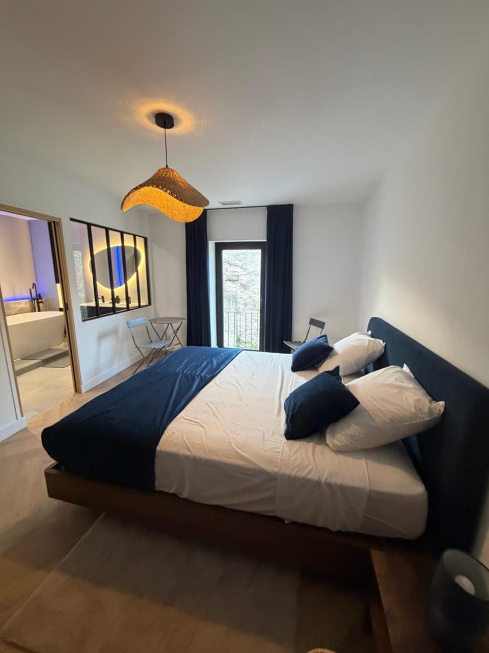 Appartement de Prestige au coeur des Alpilles Apartment in Saint-Remy-de-Provence