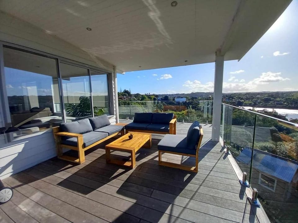 View (from property/room), Balcony/Terrace, Seating area