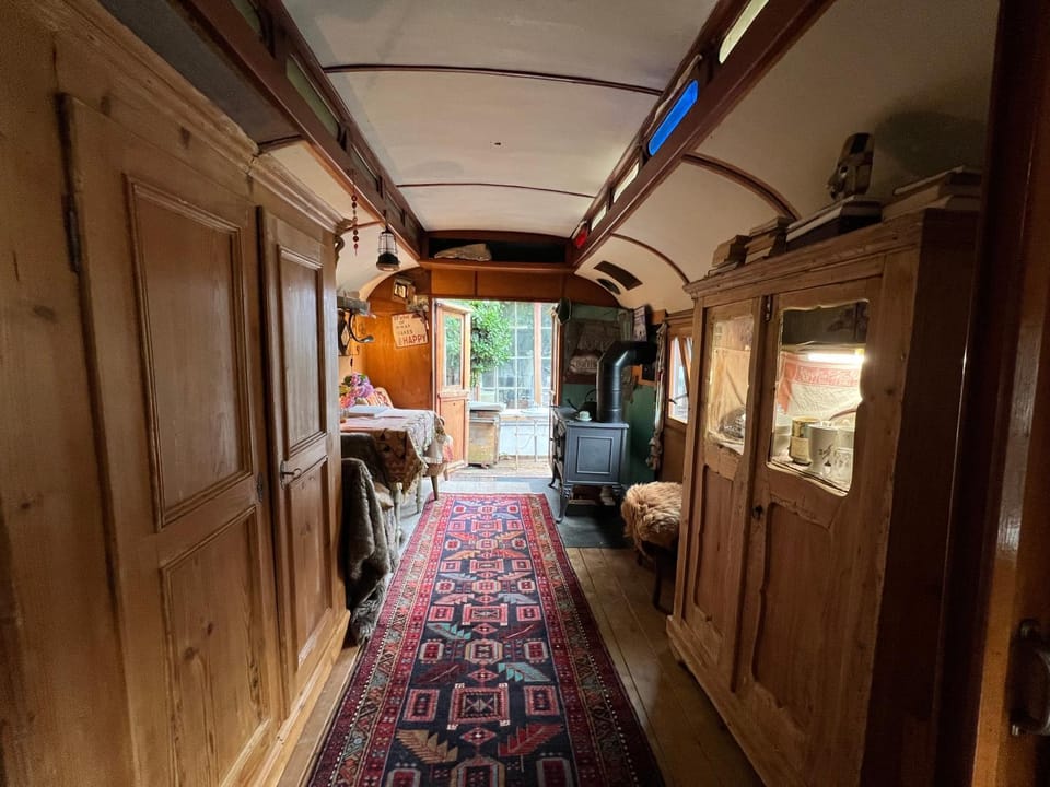 Historischer Zirkuswagen mit Outdoor-Küche und orientalischem Bad Campground/ 
RV Resort in Baden-Württemberg