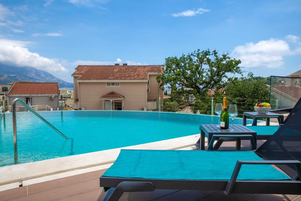 Swimming pool, Swimming pool