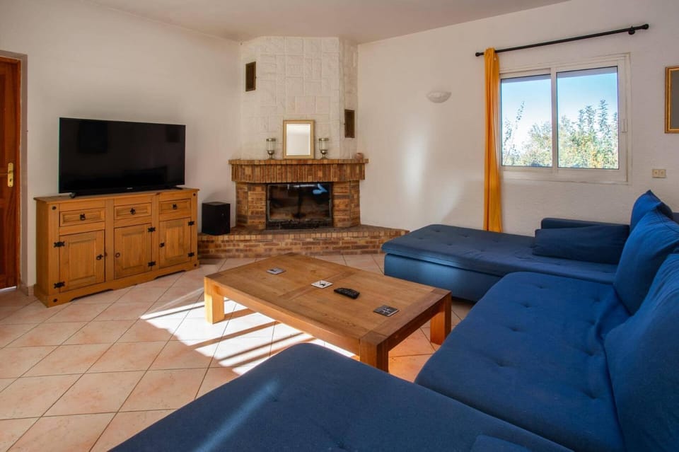 Communal lounge/ TV room, TV and multimedia, Living room, Evening entertainment