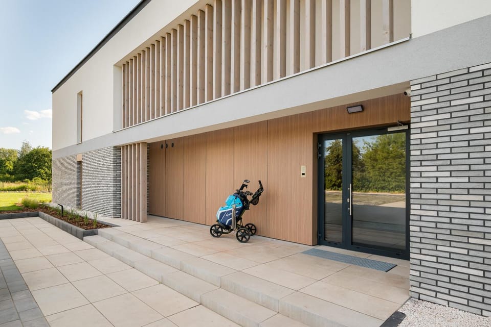 Property building, Facade/entrance