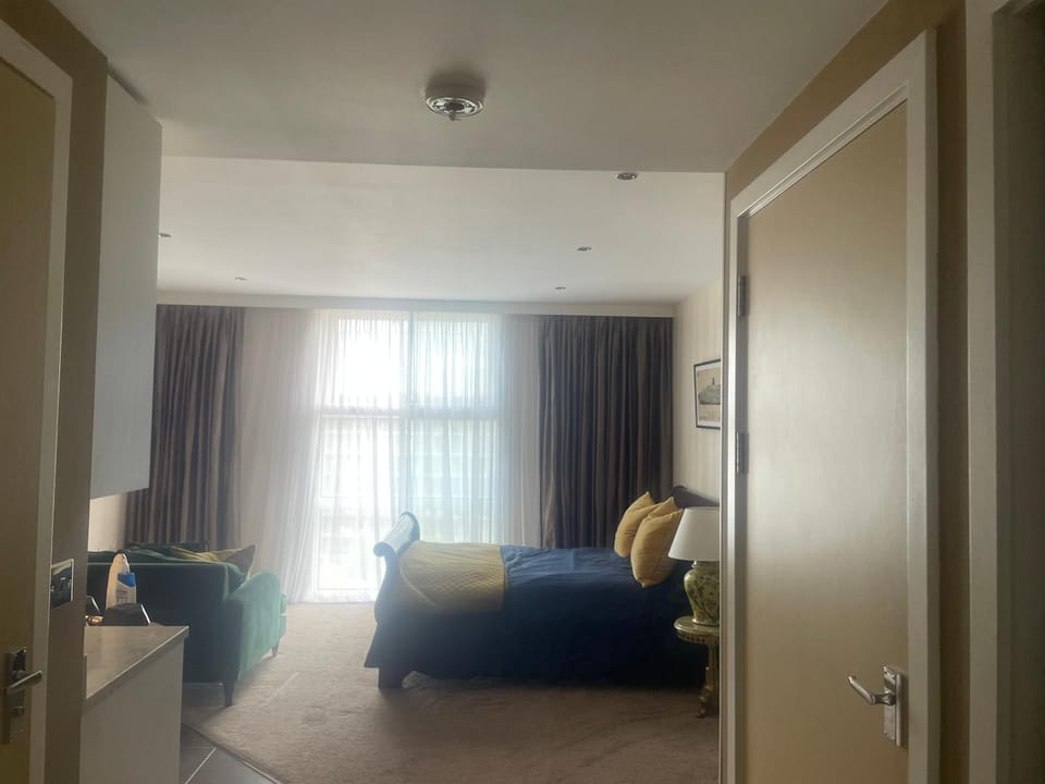 Chelsea Bridge Wharf Apartment in London